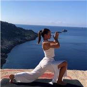Profesora de yoga con 5 años de experiencia ,doy clases para  todas las edades y principiantes