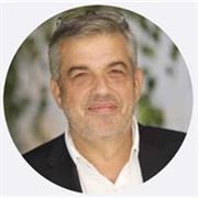 Professionnel et enseignant de marketing et études de marche, fort d’une grande expérience internationale.