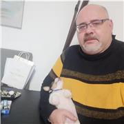 Profesor titulado por Universidad de Cambridge, imparte clases de inglés