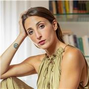 Attrice diplomata presso Galante Garrone è disponibile per lezioni online e dal vivo