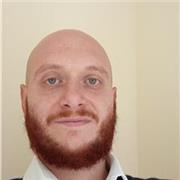 Laureato in filosofia impartisce lezioni di storia rivolte ad alunni di istituti medi e superiori