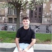 Profesor de Historia que imparte cualquier rama relacionada con las humanidades en todos los cursos