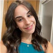 Profesora de primaria con clases adaptadas y metodologías individualizadas