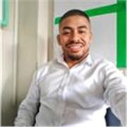 Soy profesor de educación física y entrenador de fútbol con experiencia trabajando con niños y jóvenes en etapa de iniciación.