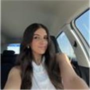 Soy Alba y tengo 24 años, soy graduada en Trabajo social y Técnica en Integración Social. 