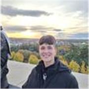 Profesora de Sociología, licenciada en 2022. Máster en 2025 y ahora estudio un doctorado en Ciencias Sociales en la UCM.