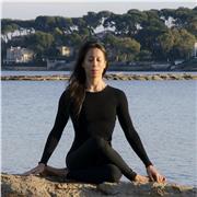 Professeur de yoga Vinyasa. Yoga dynamique, yoga doux et réhabilitation physique des pathologies