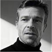 Tengo mucha experiencia con los idiomas  pero soy nativo en francés  