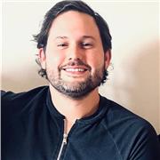 Consultor con formación en filosofía, imparte una completa introducción a la filosofía política contemporánea