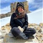 Profesora titulada en Biología, con bases pedagógicas desde la escuela y educación ambiental con comunidades; siete años con experiencia en proyectos de investigación y monitoreo para la conservación de la fauna silvestre en Colombia.