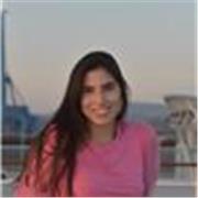 Profesora de inglés imparte clases a personas de todas las edades y todos los niveles de conocimiento