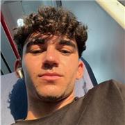 Chico con ganas de poder enseñar y motivar a pequeños.