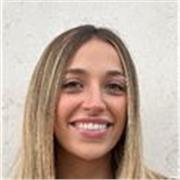 Profesional con grado en ADE y sólida experiencia 