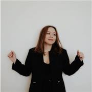 Música con grado de honor y tesis laureada, profesora de orquestación, análisis musical, lenguaje musical y armonía.