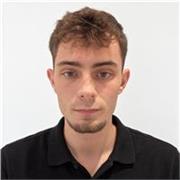 Studente di ingegneria del politecnico di Milano impartisce lezioni di matematica a studenti di elementari, medie e superiori