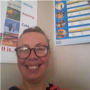 I am a native English speaker with more than 3 years online and in person English foreign language tutoring