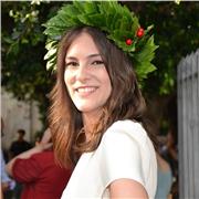 laureata e studentessa di specialistica in corso impartisce lezioni privati a tutti gli studenti di scuola elementare e superiore