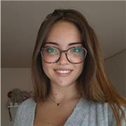 Empatizo mucho, soy alegre y motivadora. Quiero dar clases a niños para hacerles ver que los estudios y aprender es divertido.