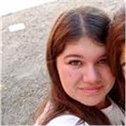 Lycéenne aide les personnes aillent des difficultés en anglais