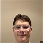 Una persona joven nacida en España  que ha vivido en Estados Unidos 6 años apto para dar clase. Extranjeros que necesitan mejorar