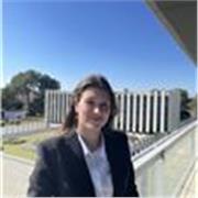 Profesora con experiencia ofrece clases particulares de refuerzo en inglés para alumnos de primaria a la ESO en Barcelona.
