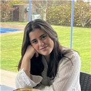 Profesora de Primaria apta para todas las edades y asignaturas.