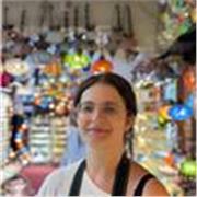 Profesora de Ciencias apta para todas las edades.