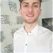 Ragazzo che studia per diventare infermiere offre ripetizioni di tutte le materie per la scuola media e italiano, inglese e storia per le scuole superiori