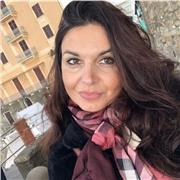 Educatrice impartisce lezioni letterarie a Brugherio motivando verso la passione