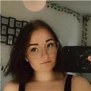 Abiturientin mit einem Abschluss von 1,8 im Fachabitur Gesundheit & allgemeiner Hochschulreife