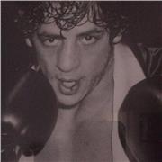 Ancien boxeur professionnel de haut niveau, actuellement coach de boxe anglaise et coach de sport