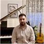 Laureato in pianoforte presso il conservatorio Santa Cecilia di Roma, impartisce lezioni di Pianoforte, teoria musicale, solfeggio, Ear training e armonia