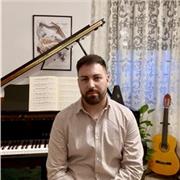 Laureato in pianoforte presso il conservatorio Santa Cecilia di Roma, impartisce lezioni di Pianoforte, teoria musicale, solfeggio, Ear training e armonia