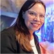 Profesora de ciencias sociales, clases a alumnos de todas las edades