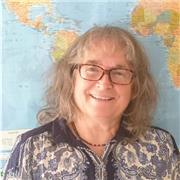 Übung macht den Meister! Soy alemana nativa, no tengo titular pero me gusta hablar mi idioma y ensenarla. Ademas hablo muy bien ingles