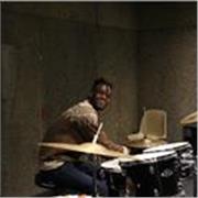 COURS DE BATTERIE POUR DEBUTANTS, INTERMEDIAIRES ET AVANCES Tous niveaux, tous styles de musique Hommes / Femmes / Enfants