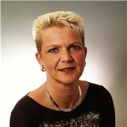 Professeure d'allemand native, trilingue , dipolmée , experimentée (10 ans), (A1-C2)+ 25 ans d'expérience dans divers secteurs, par exemple RH, distribution : responsable grands comptes