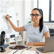 Studierte Mathematikerin begleitet alle Klassenstufen im Einzel- oder Kleingruppenunterricht
