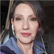 Maestro d'Arte Applicata, laureata in architettura magistrale