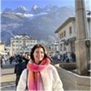 Psicóloga y profesora de inglés apta para niños y adolescentes, con perspectiva internacional.