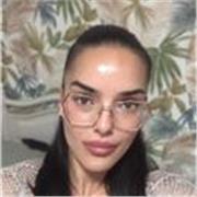 Profesora de francés nativa (principiantes a avanzados), ofreciendo clases personalizadas para exámenes, negocios y comunicación. 