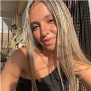 Soy una chica de 19 años muy amable y amigable. También me encanta poder ayudar a la gente con todo aquello que sepa.