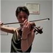Lezioni di Violino: Armonie d’Arco 🎻
Scopri il tuo potenziale musicale, esplora la magia del violino e vivi un percorso su misura, ricco di passione e creatività!