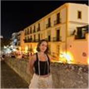 Casi licenciada en el Grado de Historia del Arte (falta una optativa y TFG) y clases a niños y adultos de todas las edades 