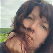 Stilista di abiti da sposa e sera, maestra dell accademia sartori con passione trentennale nella sartoria e insegnante all università disponibile per lezioni nel proprio atelier