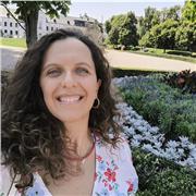 Diploma liceo classico,Laureata in scienze sociali e del servizio sociale