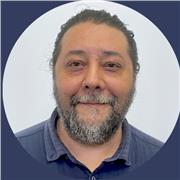 Docente di Fotografia con molti anni di esperienza sia pratica, che nell'insegnamento, impartisce lezioni