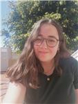 Estudiante universitaria de cuarto curso da clases particulares