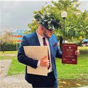 Offro lezioni private a bambini delle elementari, medie o liceo di italiano, assecondando le loro esigenze.