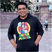 Docente de apoyo escolar en línea con enfoque personalizado en materias base